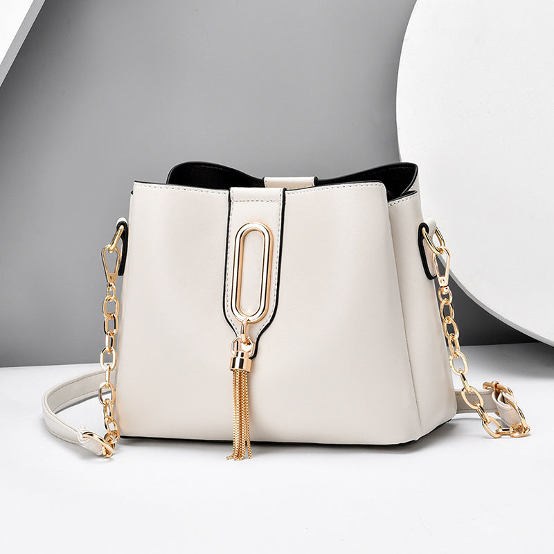 Belvoir Chic Bucket Crossbody Bag with Gold Chain Strap and Tassel Accent – Compact and Elegant Design