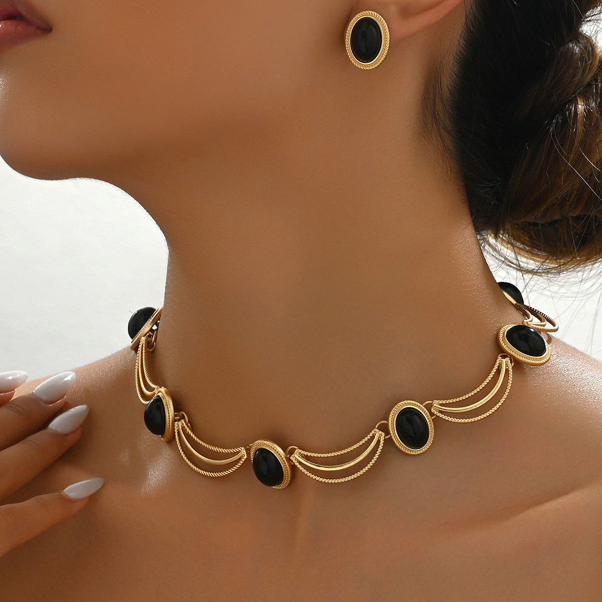 Elegant Black and Gold Statement Necklace & Earrings Set – Vintage-Inspired Jewelry for Women