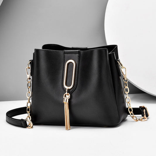 Belvoir Chic Bucket Crossbody Bag with Gold Chain Strap and Tassel Accent – Compact and Elegant Design