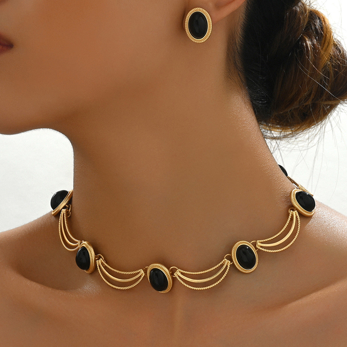 Elegant Black and Gold Statement Necklace & Earrings Set – Vintage-Inspired Jewelry for Women